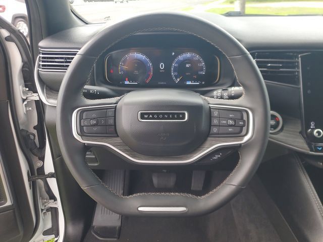 Used 2023 Jeep Wagoneer L Series III w/ Preferred Equipment Group AWD/4WD image 23