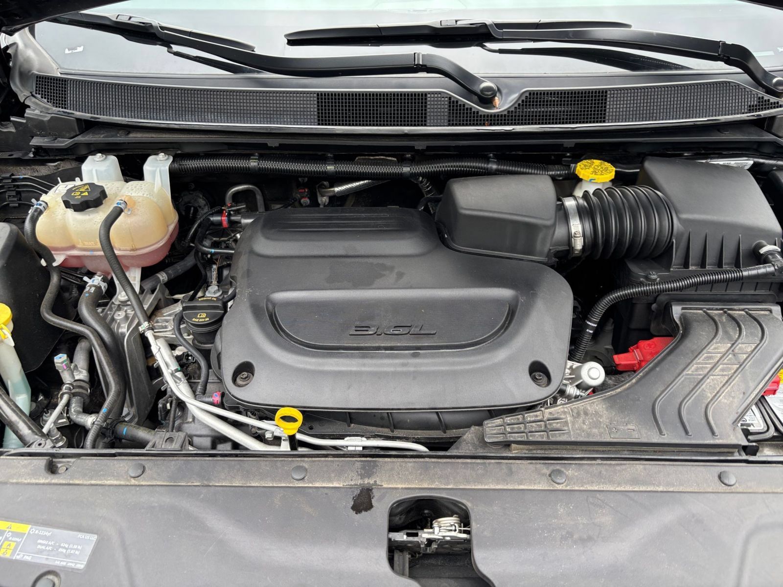 Used 2025 Chrysler Pacifica Limited FWD image 36