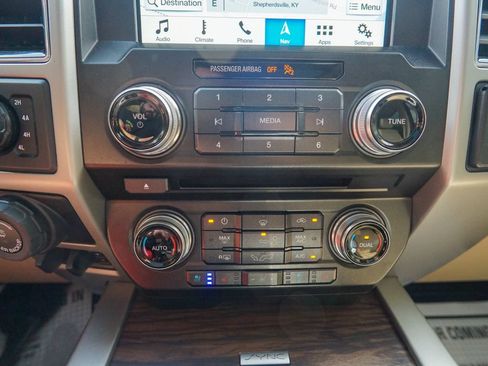 Used 2018 Ford F150 Lariat w/ Equipment Group 502A Luxury AWD/4WD image 32