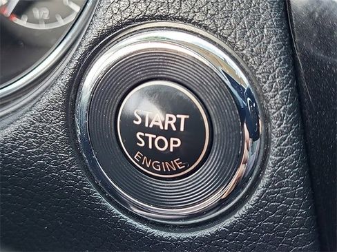 Used 2018 Nissan Rogue SV image 20