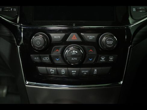 Used 2021 Jeep Grand Cherokee Freedom Edition image 26