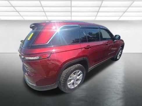 Used 2022 Jeep Grand Cherokee Limited w/ Luxury Tech Group II AWD/4WD image 3