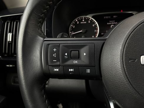 Used 2025 Nissan Pathfinder SV FWD image 35