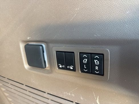 Used 2022 GMC Yukon Denali image 22