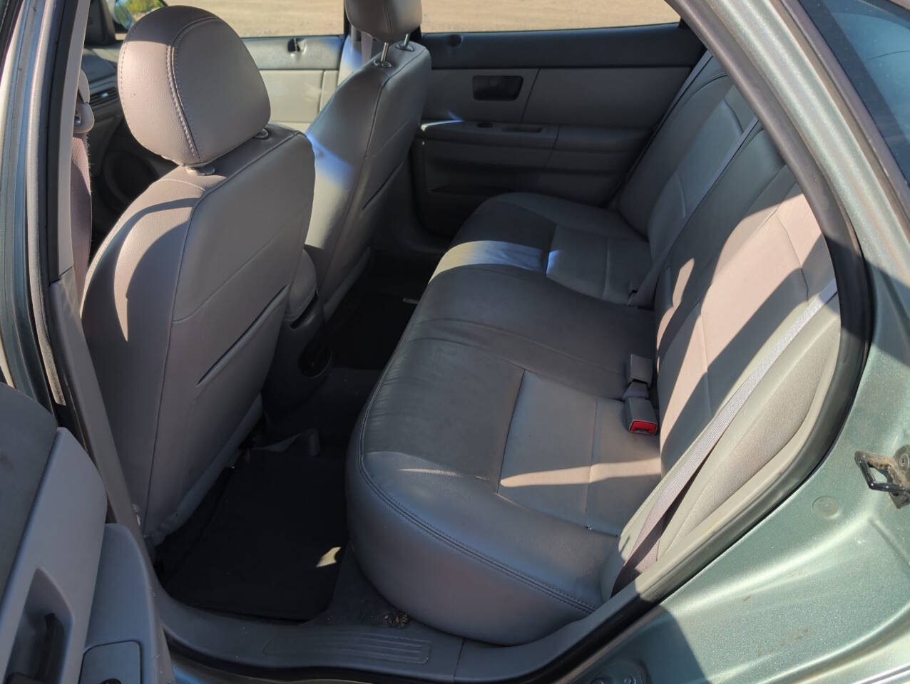 Used 2006 Ford Taurus SEL FWD image 21