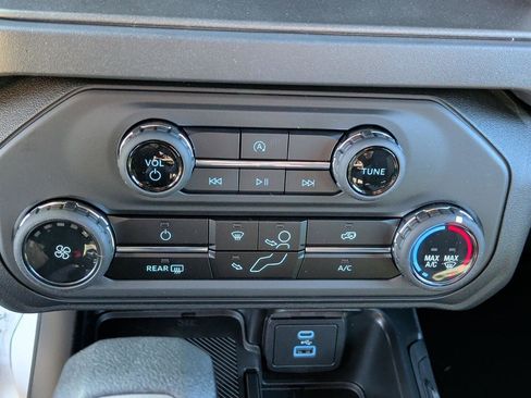 New 2025 Ford Bronco 4-Door image 12