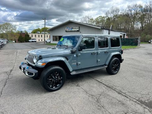 Used 2024 Jeep Wrangler Sahara w/ Technology Group AWD/4WD image 1