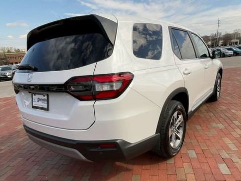 Used 2025 Honda Pilot EX-L image 9