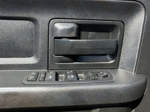 Used 2018 RAM 2500 Tradesman w/ Chrome Appearance Group AWD/4WD image 17