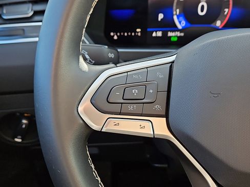 Certified 2022 Volkswagen Tiguan SE image 17