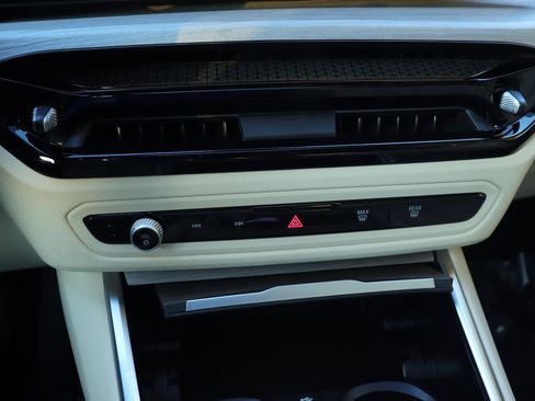 Used 2025 BMW 430i Coupe w/ Convenience Package image 36