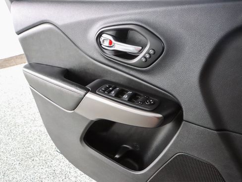 Used 2022 Jeep Cherokee Limited AWD/4WD image 22