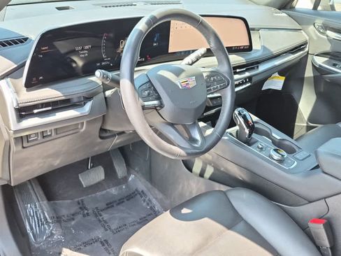 Used 2024 Cadillac XT4 Luxury w/ Cold Weather Package AWD/4WD image 12