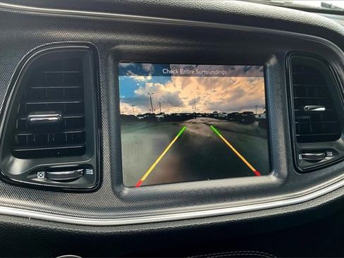 Used 2015 Dodge Challenger SRT image 23