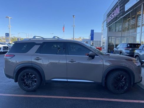 Used 2024 Nissan Pathfinder Platinum AWD/4WD image 6