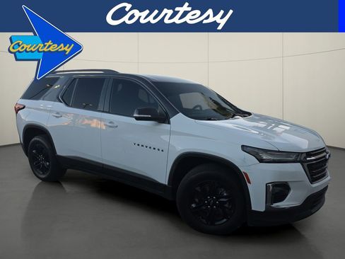Used 2023 Chevrolet Traverse LT image 1