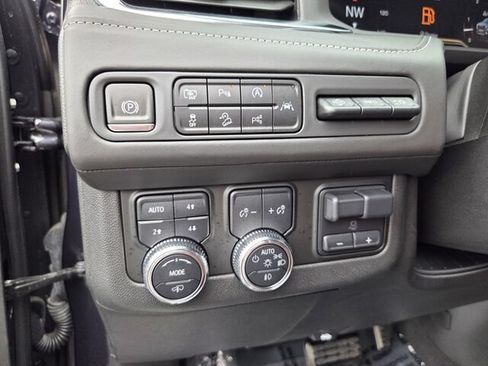 Used 2023 GMC Yukon Denali Ultimate AWD/4WD image 13