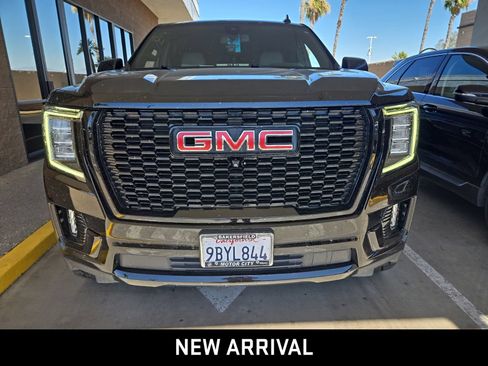 Certified 2022 GMC Yukon XL SLT w/ SLT Premium Package AWD/4WD image 2