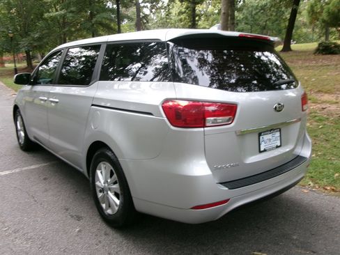 Used 2018 Kia Sedona L image 7