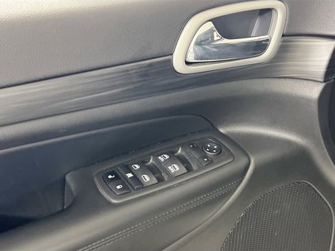 Used 2022 Jeep Grand Cherokee Laredo X image 18