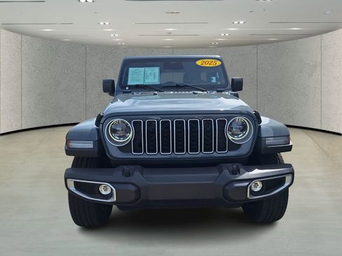 Used 2025 Jeep Wrangler Unlimited Sahara w/ Safety Group AWD/4WD image 8