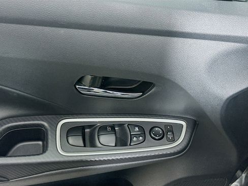 Used 2024 Nissan Versa SR image 15