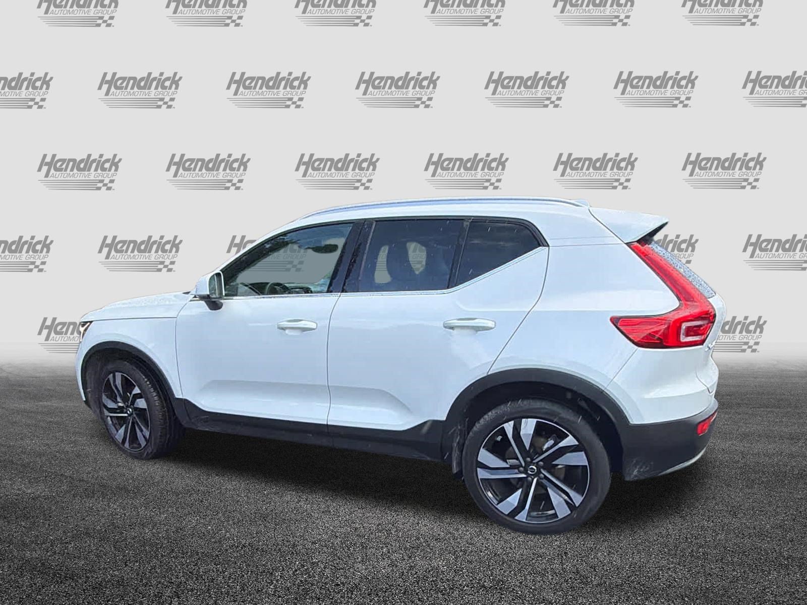 Certified 2024 Volvo XC40 B5 Plus AWD/4WD image 11