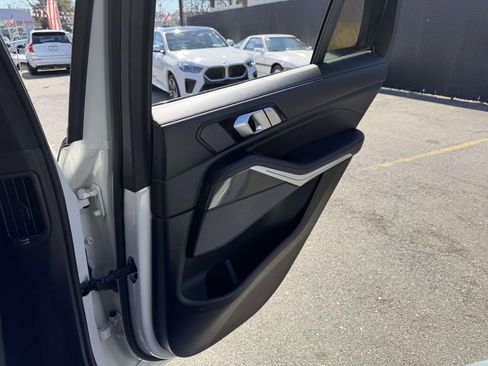 Used 2026 BMW X5 M60i AWD/4WD image 16