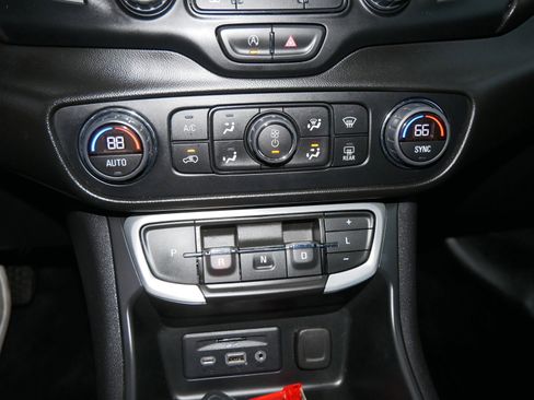 Used 2022 GMC Terrain SLT w/ Infotainment Package II image 22