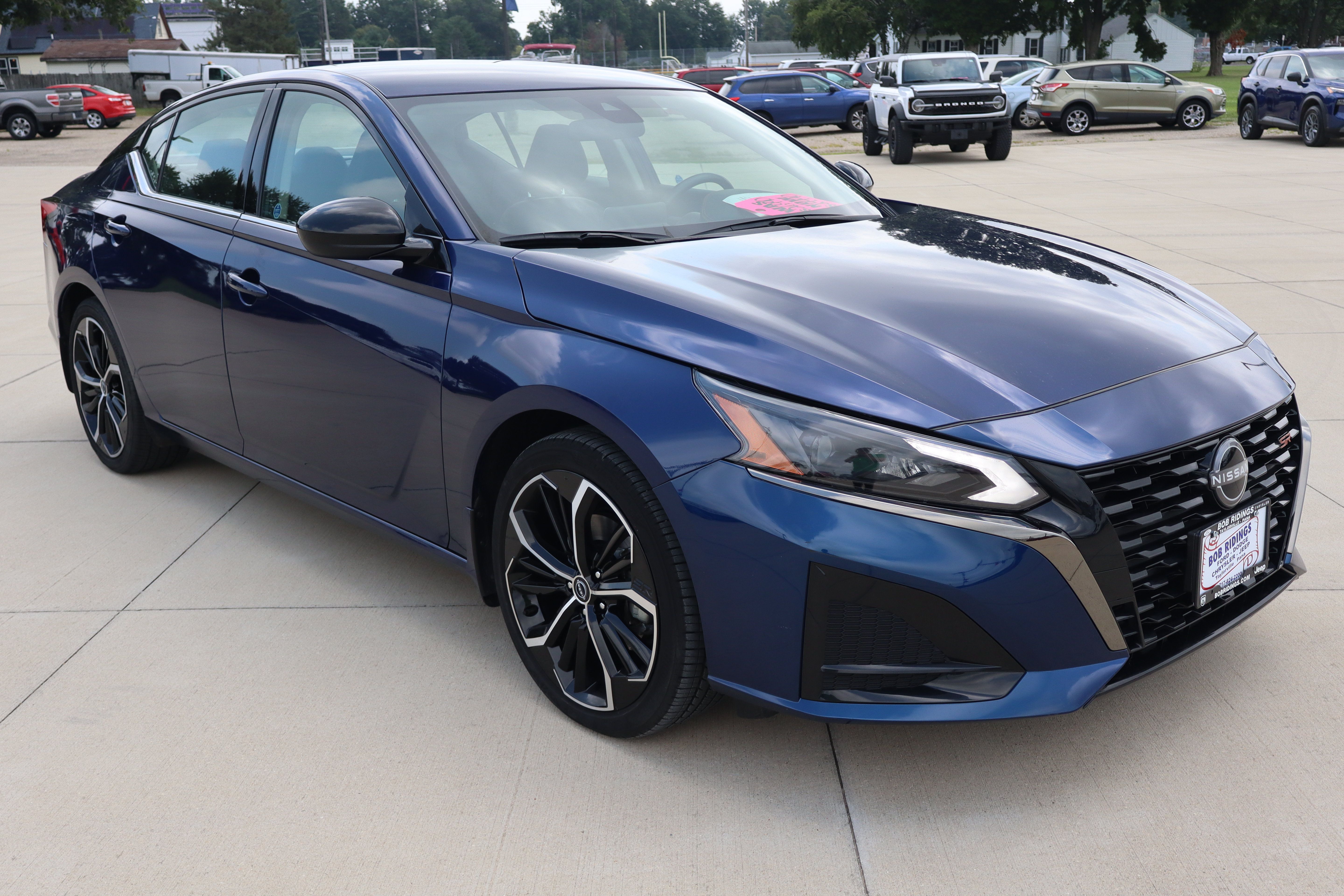 Used 2024 Nissan Altima 2.5 SR FWD image 3