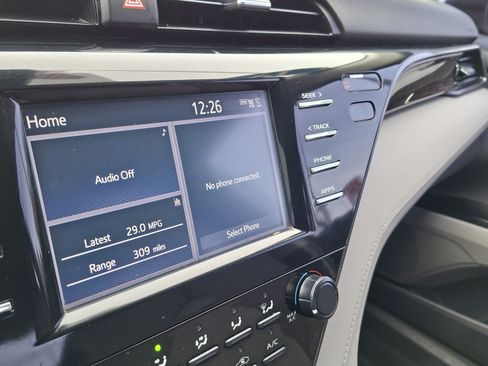 Used 2019 Toyota Camry LE image 14