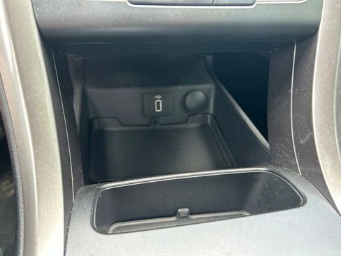 Used 2017 Ford Fusion SE w/ Fusion SE Technology Package FWD image 44