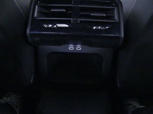 Used 2025 BMW 530i xDrive w/ Premium Package image 30