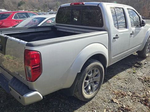 Used 2021 Nissan Frontier SV AWD/4WD image 3