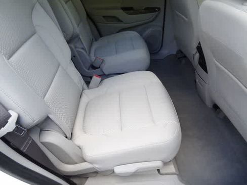 Used 2023 GMC Acadia SLE w/ Driver Convenience Package FWD image 9