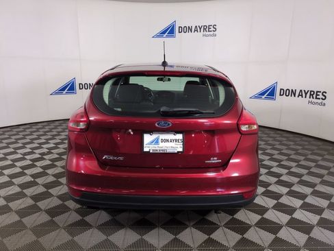 Used 2015 Ford Focus SE w/ SE Cold Weather Package FWD image 4