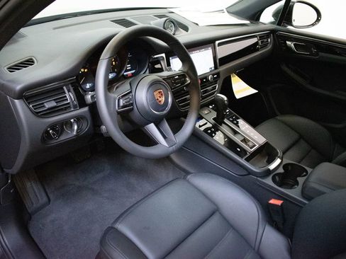 New 2026 Porsche Macan image 4