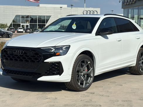 New 2026 Audi RS Q8 performance image 3