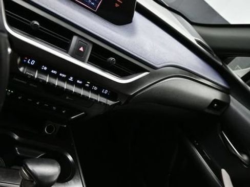 Used 2019 Lexus UX 200 w/ Premium Package FWD image 23