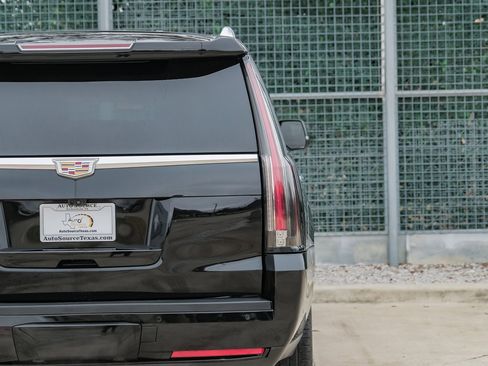 Used 2017 Cadillac Escalade ESV Luxury image 51