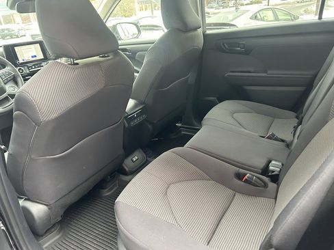 Certified 2025 Toyota Highlander LE image 9
