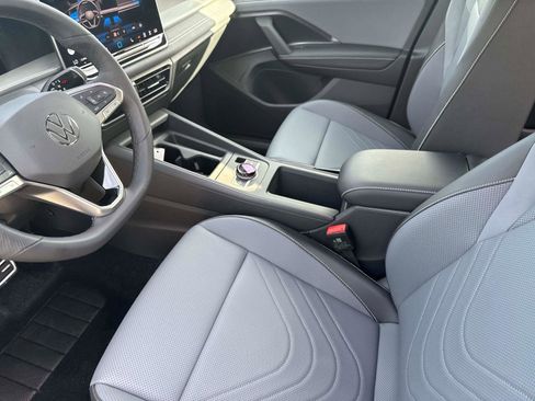 New 2025 Volkswagen Tiguan SE R-Line image 24