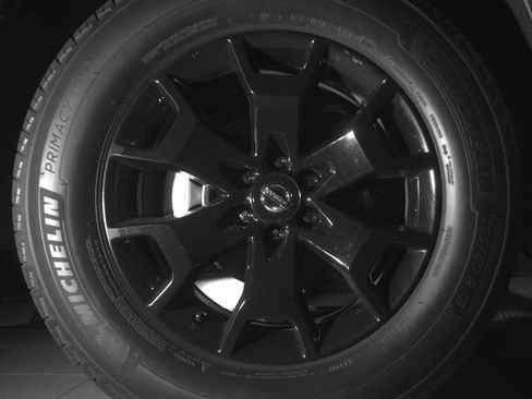 Used 2020 Nissan Frontier SV w/ Midnight Edition Floor Mats RWD image 11