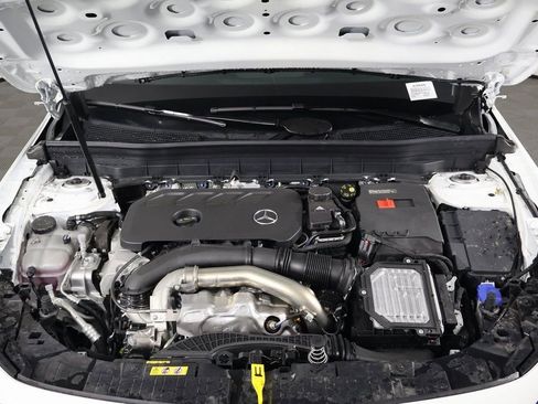 New 2026 Mercedes-Benz GLB 250 image 9