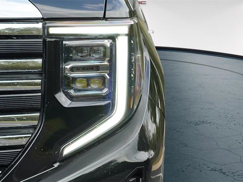 New 2026 GMC Sierra 1500 SLT image 2