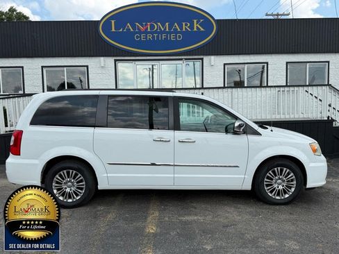 Used 2015 Chrysler Town & Country Touring-L w/ Driver Convenience Group FWD image 4