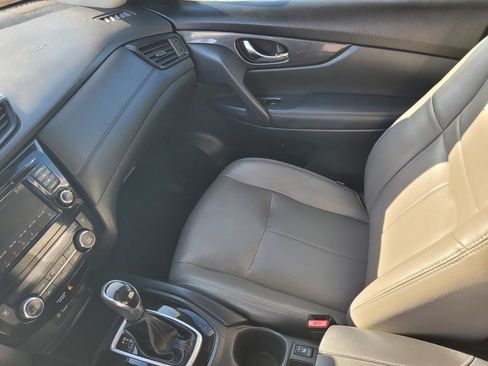 Used 2019 Nissan Rogue SV FWD image 13