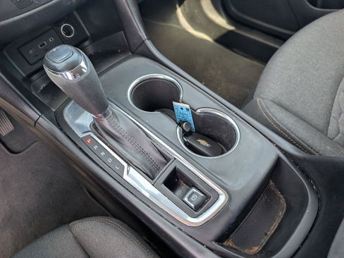 Used 2019 Chevrolet Equinox LT FWD image 17