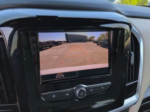 Used 2023 Chevrolet Traverse LS FWD image 28