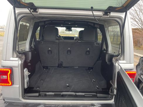 Used 2024 Jeep Wrangler Unlimited Sahara AWD/4WD image 20